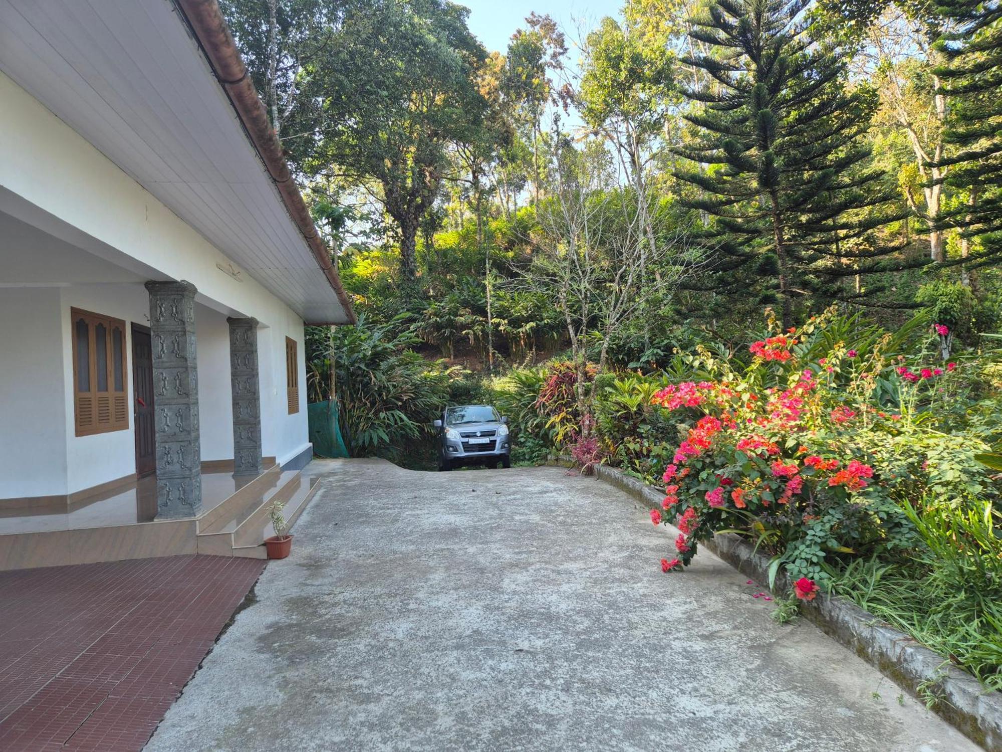 Anivilla Holiday Home Kunjithanny Anachal Exterior foto